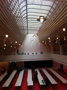 Lichtdurchflutet: Das große Saal im Spitalhof Stuttgart.